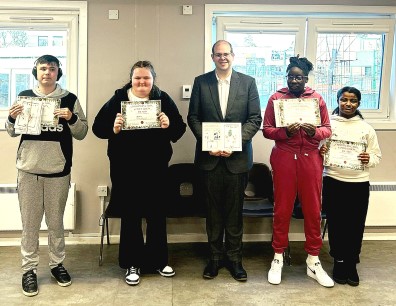 Jonathan with winner Drew (left) and runners up Sophie, Lady-Tyra and Punandi