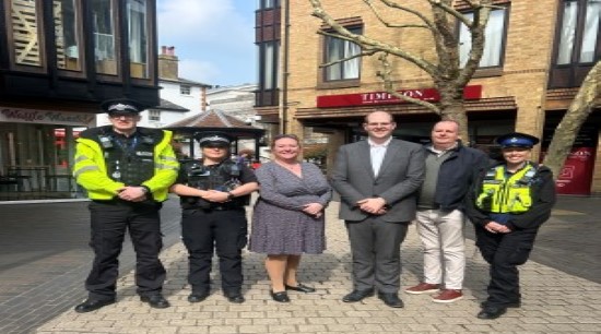  Officers from Hertfordshire Constabulary join Claire Furnell-Williams from St Albans BID, Jonathan Ash-Edwards, PCC and Martin Gregg, Shop Safe.
